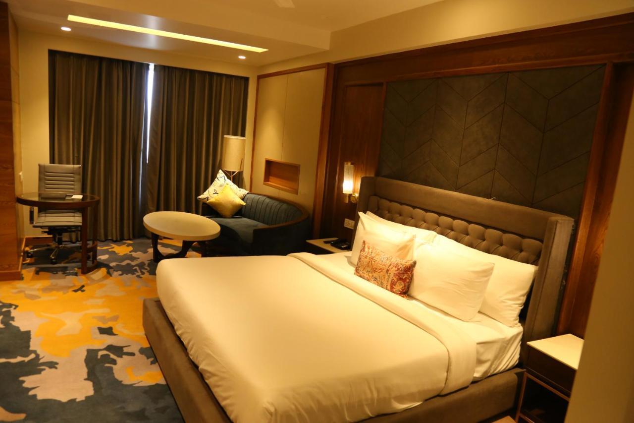 Dreamz Inn & Suites Zirakpur Exterior foto